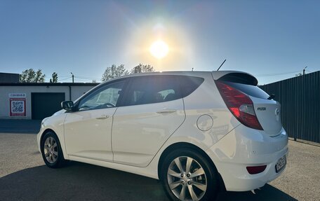Hyundai Solaris II рестайлинг, 2011 год, 900 000 рублей, 5 фотография
