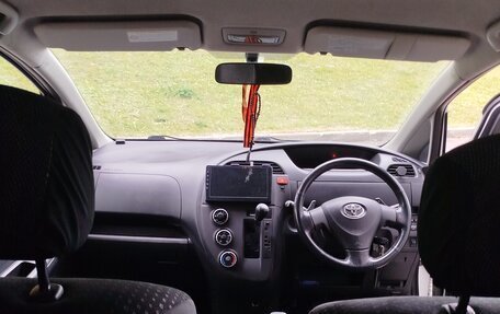 Toyota Ractis I, 2008 год, 720 000 рублей, 8 фотография
