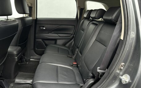 Mitsubishi Outlander III рестайлинг 3, 2013 год, 1 470 000 рублей, 10 фотография