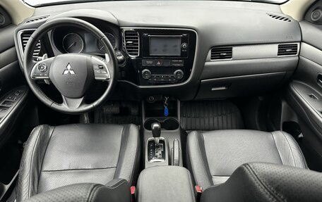 Mitsubishi Outlander III рестайлинг 3, 2013 год, 1 470 000 рублей, 11 фотография