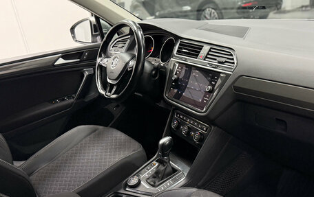 Volkswagen Tiguan II, 2018 год, 2 600 000 рублей, 19 фотография