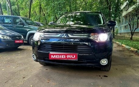 Mitsubishi Outlander III рестайлинг 3, 2013 год, 1 400 000 рублей, 1 фотография