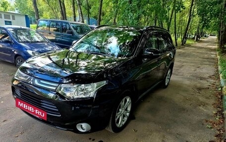 Mitsubishi Outlander III рестайлинг 3, 2013 год, 1 400 000 рублей, 3 фотография