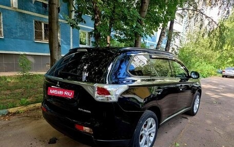 Mitsubishi Outlander III рестайлинг 3, 2013 год, 1 400 000 рублей, 5 фотография