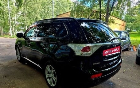 Mitsubishi Outlander III рестайлинг 3, 2013 год, 1 400 000 рублей, 8 фотография