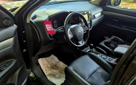 Mitsubishi Outlander III рестайлинг 3, 2013 год, 1 400 000 рублей, 11 фотография