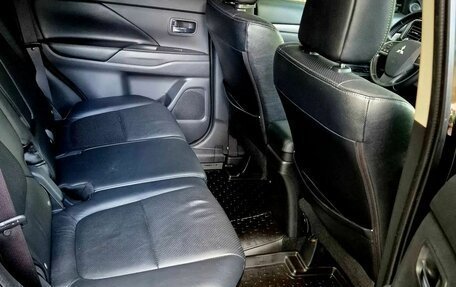 Mitsubishi Outlander III рестайлинг 3, 2013 год, 1 400 000 рублей, 14 фотография