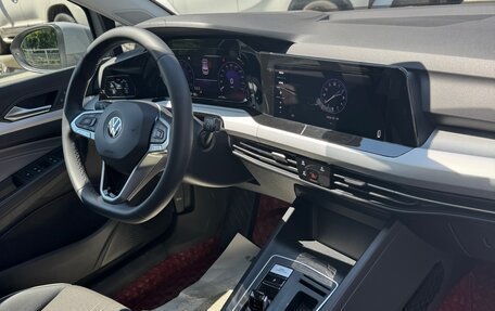 Volkswagen Golf VIII, 2022 год, 1 680 000 рублей, 11 фотография