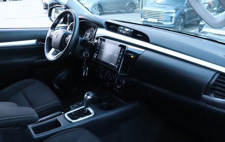 Toyota Hilux VIII, 2020 год, 4 890 000 рублей, 9 фотография