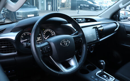 Toyota Hilux VIII, 2020 год, 4 890 000 рублей, 13 фотография
