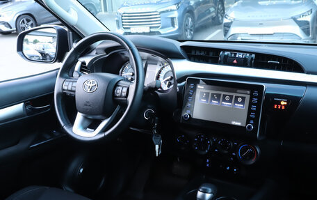 Toyota Hilux VIII, 2020 год, 4 890 000 рублей, 12 фотография