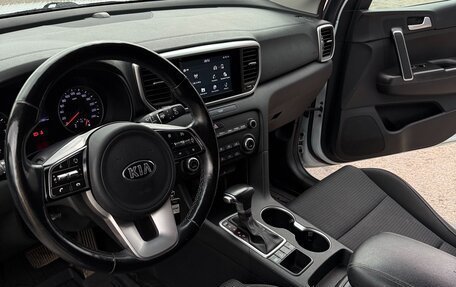 KIA Sportage IV рестайлинг, 2018 год, 1 800 000 рублей, 3 фотография