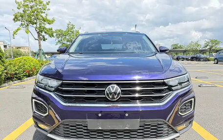 Volkswagen T-Roc I, 2022 год, 1 833 700 рублей, 2 фотография