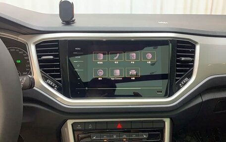 Volkswagen T-Roc I, 2022 год, 1 833 700 рублей, 10 фотография