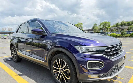 Volkswagen T-Roc I, 2022 год, 1 833 700 рублей, 3 фотография