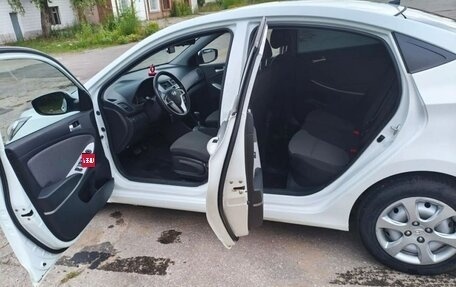 Hyundai Solaris II рестайлинг, 2013 год, 810 000 рублей, 2 фотография