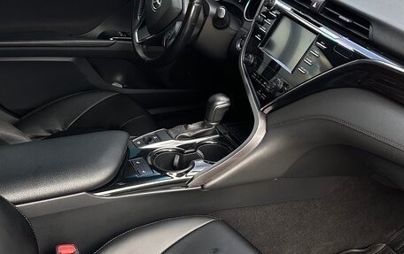Toyota Camry, 2018 год, 2 350 000 рублей, 4 фотография