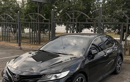 Toyota Camry, 2018 год, 2 350 000 рублей, 2 фотография