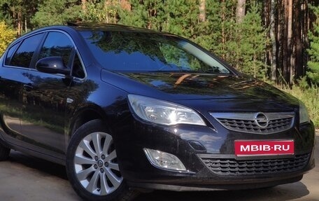 Opel Astra J, 2011 год, 650 000 рублей, 1 фотография