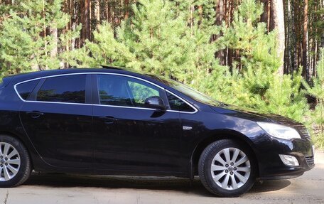 Opel Astra J, 2011 год, 650 000 рублей, 2 фотография