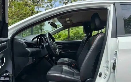 Toyota Yaris XP150 рестайлинг, 2021 год, 1 350 000 рублей, 12 фотография