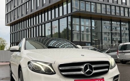 Mercedes-Benz E-Класс, 2020 год, 3 150 000 рублей, 4 фотография