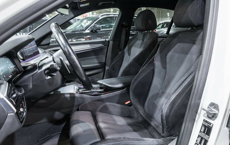 BMW 5 серия, 2018 год, 3 739 700 рублей, 16 фотография