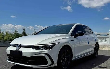 Volkswagen Golf VIII, 2023 год, 1 950 000 рублей, 1 фотография