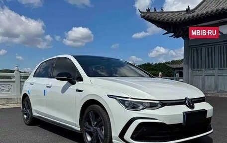 Volkswagen Golf VIII, 2023 год, 1 950 000 рублей, 2 фотография