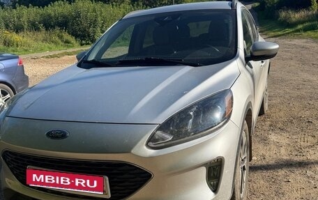 Ford Escape, 2019 год, 1 610 000 рублей, 1 фотография