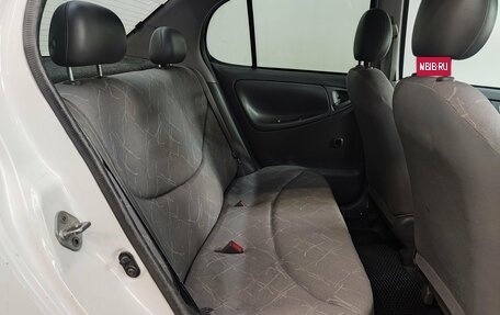 Toyota Platz, 2000 год, 300 000 рублей, 17 фотография
