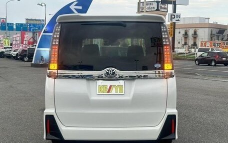 Toyota Voxy III, 2016 год, 1 385 008 рублей, 5 фотография