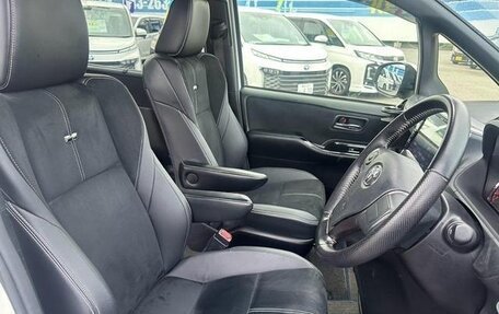 Toyota Voxy III, 2016 год, 1 385 008 рублей, 9 фотография