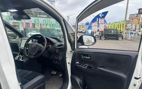 Toyota Voxy III, 2016 год, 1 385 008 рублей, 8 фотография