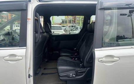 Toyota Voxy III, 2016 год, 1 385 008 рублей, 20 фотография