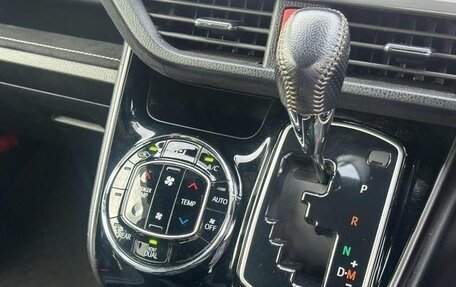 Toyota Voxy III, 2016 год, 1 385 008 рублей, 16 фотография
