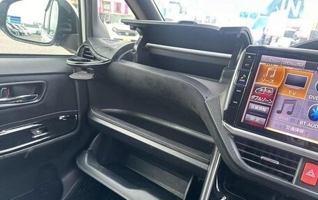 Toyota Voxy III, 2016 год, 1 385 008 рублей, 17 фотография