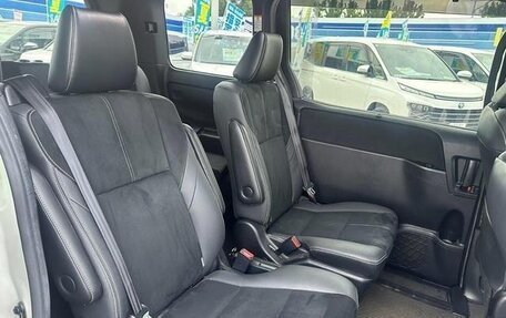 Toyota Voxy III, 2016 год, 1 385 008 рублей, 19 фотография