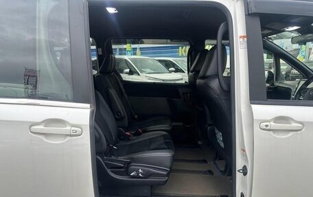 Toyota Voxy III, 2016 год, 1 385 008 рублей, 18 фотография