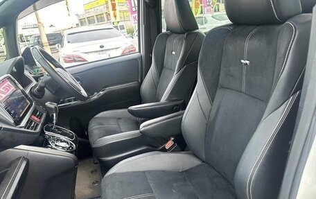 Toyota Voxy III, 2016 год, 1 385 008 рублей, 11 фотография