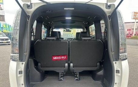 Toyota Voxy III, 2016 год, 1 385 008 рублей, 24 фотография