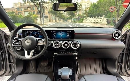 Mercedes-Benz A-Класс, 2022 год, 1 750 000 рублей, 6 фотография