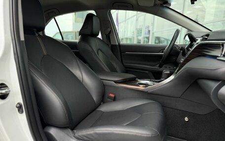 Toyota Camry, 2019 год, 3 330 000 рублей, 22 фотография