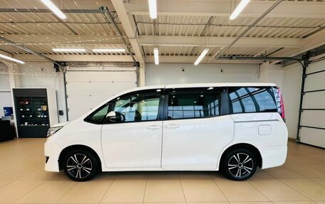 Toyota Noah III, 2020 год, 1 949 000 рублей, 3 фотография