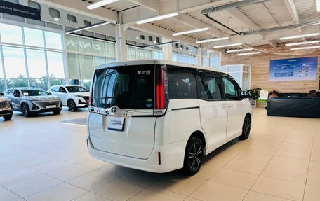 Toyota Noah III, 2020 год, 1 949 000 рублей, 6 фотография