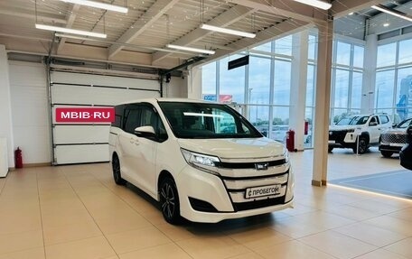 Toyota Noah III, 2020 год, 1 949 000 рублей, 8 фотография