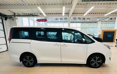 Toyota Noah III, 2020 год, 1 949 000 рублей, 7 фотография
