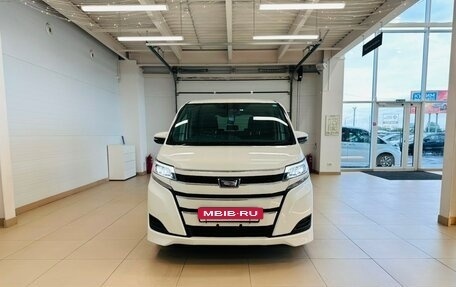 Toyota Noah III, 2020 год, 1 949 000 рублей, 9 фотография