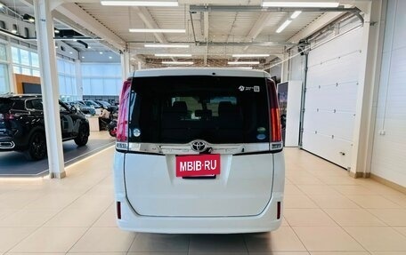 Toyota Noah III, 2020 год, 1 949 000 рублей, 5 фотография