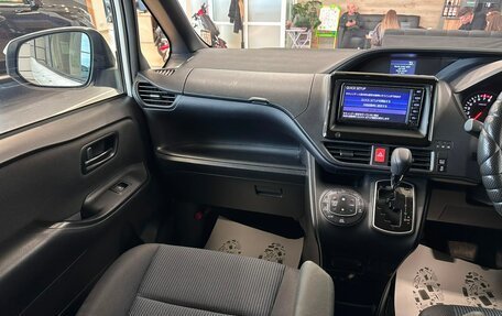 Toyota Noah III, 2020 год, 1 949 000 рублей, 14 фотография